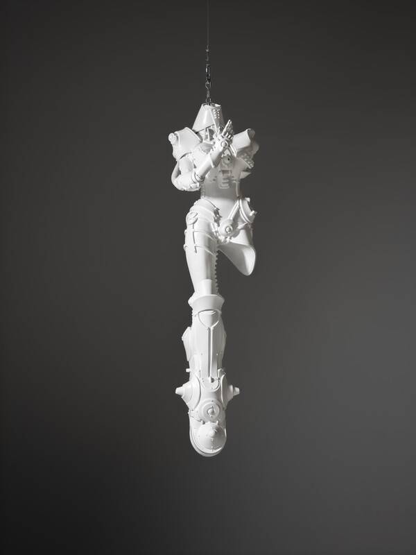 ‘사이보그 W6’ 2001, FRP 위에 수공 EVA 패널, 폴리우레탄 코팅, 232 x 67 x 67 cm, 리움미술관 소장 © Lee Bul. 사진: 전병철. 작가 및 리움미술관 제공.