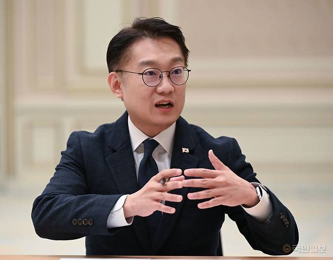 김남준 대변인이 지난 12일 청와대 영빈관에서 국민일보와 인터뷰하고 있다. 김지훈기자