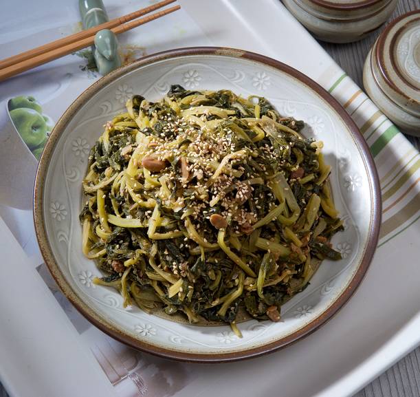 한식의 주요 재료인 '무청'이 장을 건강하게 하고 비만도 예방할 수 있다는 연구 결과가 나왔다. /사진=게티이미지뱅크