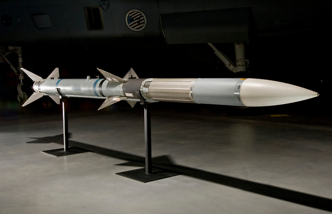 미국산 AIM-120 암람 자료사진