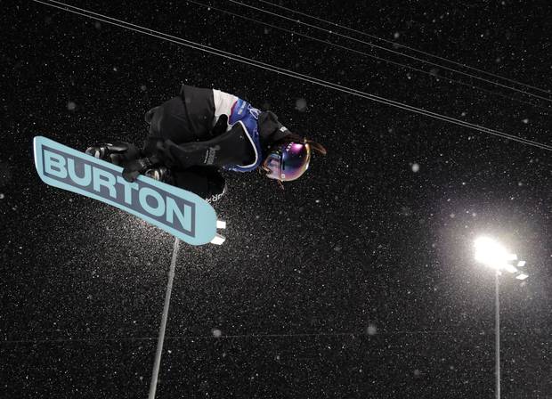 12일(현지 시간) 이탈리아 리비뇨 스노파크에서 열린 2026 밀라노·코르티나담페초 동계올림픽 스노보드 여자 하프파이프 결선에서 최가온이 1차 시기 묘기를 선보이고 있다. 연합뉴스