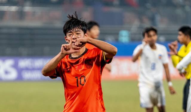 ▲ 중국 팬들이 이토록 자신만만한 태도를 보이는 배경에는 지난해 11월 아시안컵 예선에서의 경이로운 성적이 자리하고 있다. 당시 중국 U-17 대표팀은 예선 5경기에서 전승을 거두는 동안 무려 42골을 폭발시키면서 단 한 골도 허용하지 않는 무실점 행진을 이어갔다. ⓒ 시나스포츠