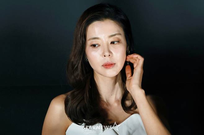 배우 김규리가 29일 오후 서울 CGV용산아이파크몰에서 진행된 영화 '신명'(감독 김남균) 제작발표회에 참석해 시작을 기다리고 있다. /2025.05.29 /사진=이동훈 photoguy@