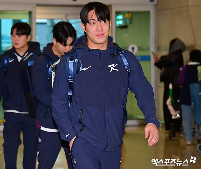 삼성 라이온즈 투수 원태인이 굴곡근 부상으로 2026 월드베이스볼클래식(WBC) 대표팀 최종 엔트리에서 제외됐다. KBO는 WBC 조직위원회에 LG 트윈스 투수 유영찬 대체 선수 선발에 대한 승인 요청을 보낸 상태다. 사진 엑스포츠뉴스 DB