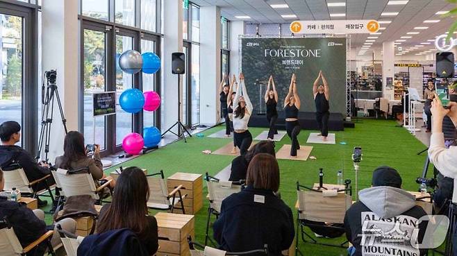 KCC글라스 홈씨씨가 지난 22일 하이엔드 웰니스 바닥재 '포레스톤' 브랜드데이 행사를 진행했다. (KCC글라스 제공. 재판매 및 DB금지)