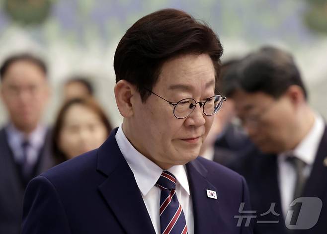 이재명 대통령이 12일 청와대에서 열린 수석보좌관회의에 입장하고 있다. 2026.2.12 ⓒ 뉴스1 허경 기자