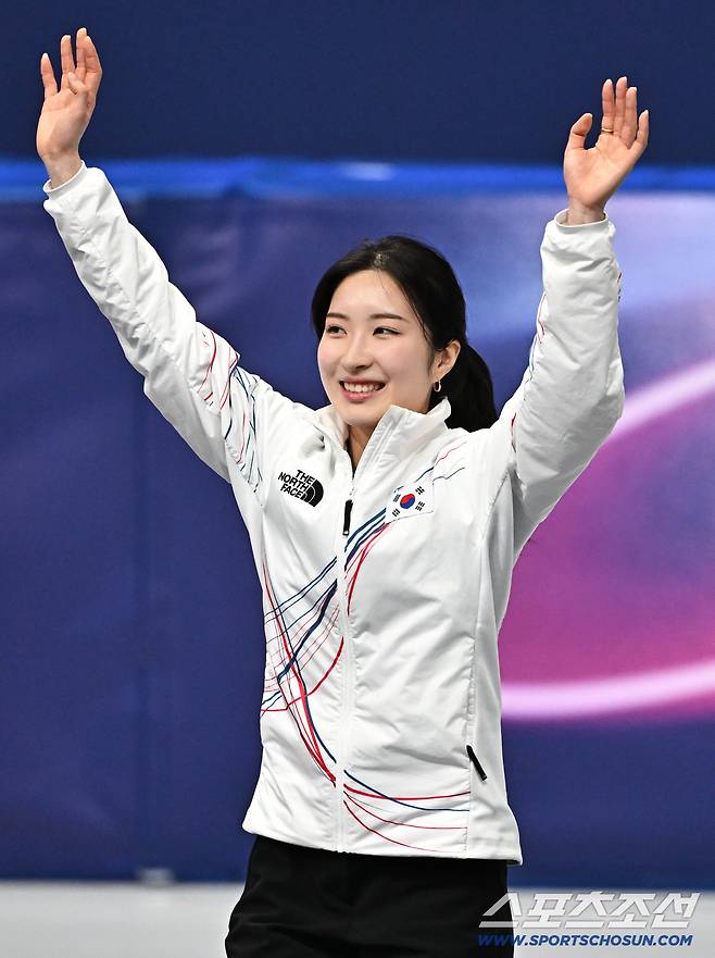 16일 이탈리아 밀라노 스피드스케이팅 아레나에서 열린 밀라노동계올림픽 쇼트트랙 여자 1000m 결승전. 동메달 수상하는 김길리. 밀라노(이탈리아)=송정헌 기자songs@sportschosun.com/2026.02.16/