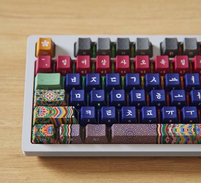 기계식 단청 문양 키보드./국립박물관문화재단