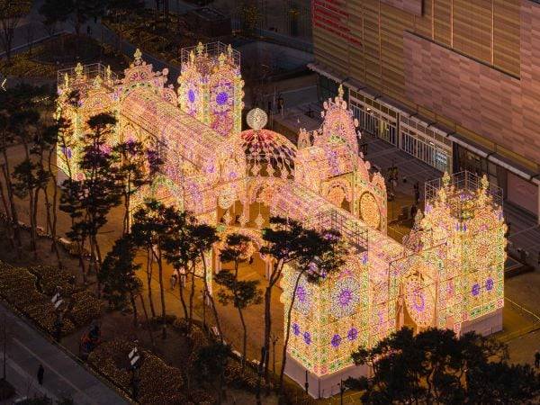 잠실 롯데월드타워 월드파크에서 열리는 '2026 롯데 루미나리에' 전경. /롯데물산 제공