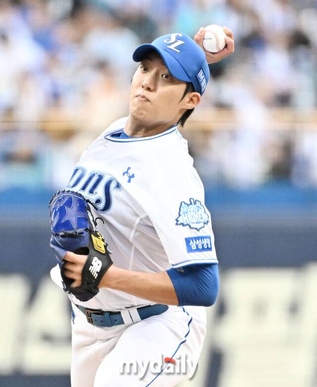 7일 오후 대구광역시 수성구 대구삼성라이온즈파크에서 진행된 '2025 프로야구 KBO리그 포스트시즌' 와일드카드 결정전 1차전 삼성라이온즈와 NC다이노스의 경기. 삼성 선발투수 원태인이 역투하고 있다./마이데일리