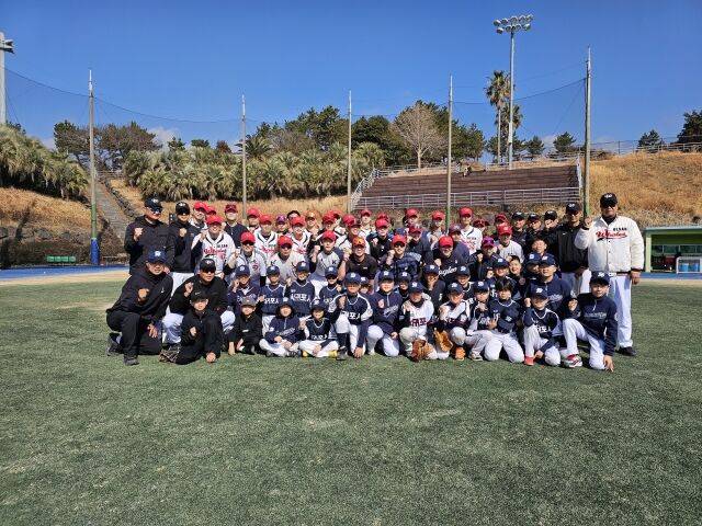 울산 웨일즈와 서귀포 리틀야구단./울산 웨일즈