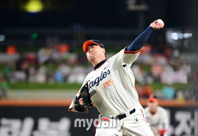 2025년 9월 26일 오후 대전 한화생명 볼파크에서 열린 '2025 신한 SOL뱅크 KBO 리그' LG 트윈스와 한화 이글스의 경기. 한화 선발투수 류현진이 역투하고 있다./마이데일리