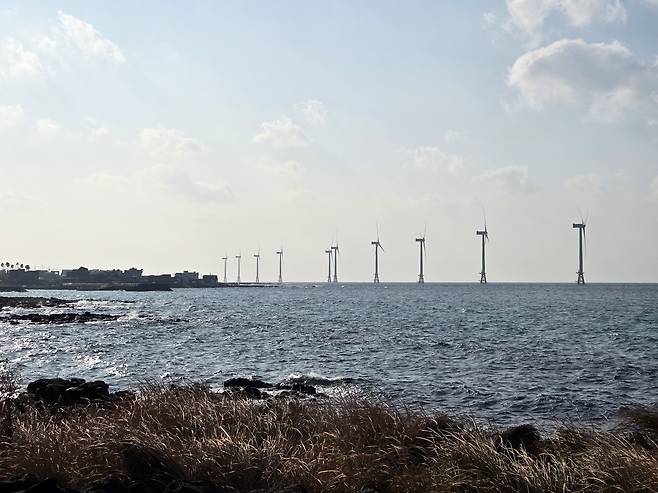 두산에너빌리티 풍력발전기가 설치된 탐라해상풍력 발전단지. 한영대 기자