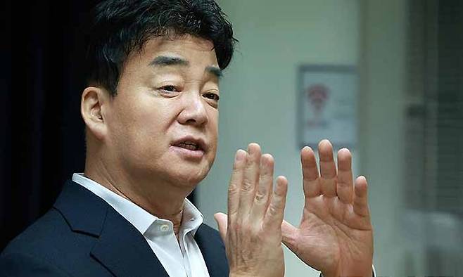 “세상은 원래 안 공평해” 백종원은 냉혹한 현실을 인정하는 것이 생존의 시작이라고 조언한다. 뉴스1