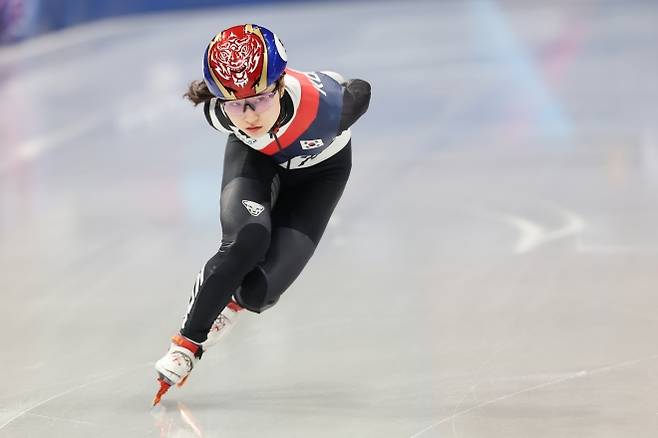한국 쇼트트랙 국가대표 최민정이 11일(한국시간) 이탈리아 밀라노 아이스스케이팅 아레나에서 훈련하고 있다. 밀라노 연합뉴스