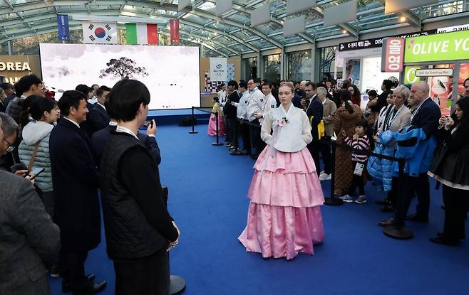 ▲ 코리아하우스에서 열린 한복 패션쇼. ⓒ연합뉴스