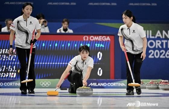 한국 여자 컬링 대표팀 경기도청의 경기 모습. /AFPBBNews=뉴스1
