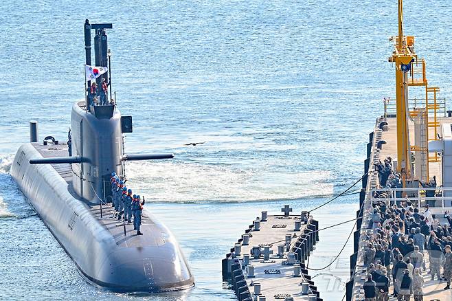 해군 도산안창호급 잠수함 안무함(SS-Ⅲ, 3,000톤급)이 2025 사일런트 샤크 훈련 참가를 위해  출항하는 모습. (해군 제공. 재판매 및 DB 금지)  ⓒ 뉴스1