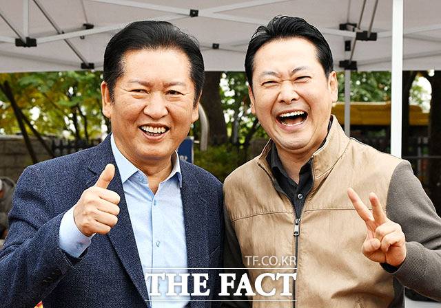 조사 방식에 따라 과대표집될 수 있는 '고관여층' 논란부터 조사기관의 편향성 문제 등이 겹치면서 여론조사 결과는 더욱 들쑥날쑥해진다는 지적이 나온다. 사진은 정청래 더불어민주당 대표와 장동혁 국민의힘 대표./사진공동취재단