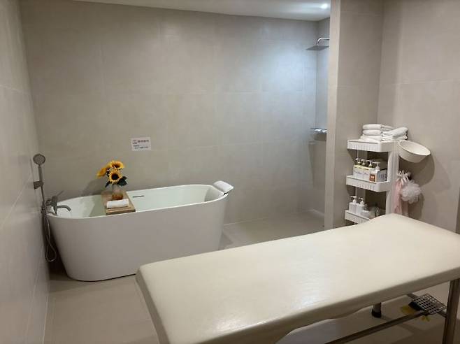 서울 강남구에 위치한 한 1인세신샵 내부 모습. 권재희 기자