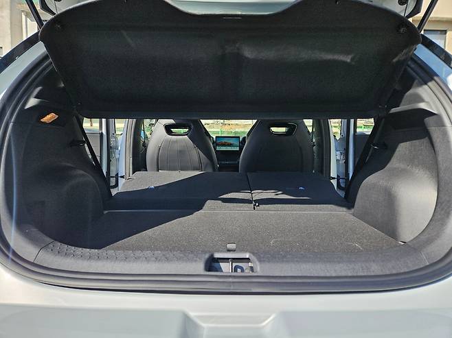 BYD 돌핀의 트렁크. /김지환 기자