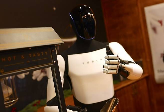 테슬라의 휴머노이드 로봇 옵티머스