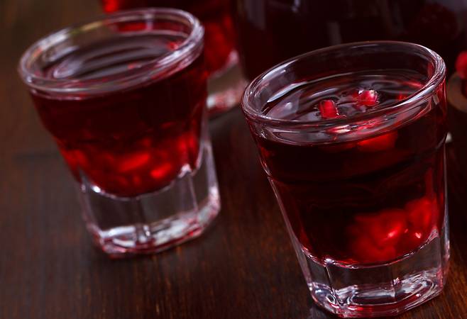 석류 주스는 폴리페놀, 칼륨 등이 풍부해 혈압 개선 효과가 있다/사진=클립아트코리아