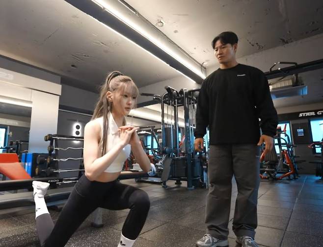 김종국이 효과적인 하체 운동으로 불가리안 스플릿 스쿼트(Bulgarian Split Squat)를 추천했다./사진= 유튜브 채널 '김종국 GYM JONG KOOK' 캡쳐