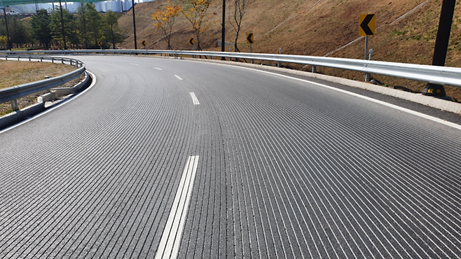 종방향 그루빙 시공사례. [태양천 그루빙 홈페이지]