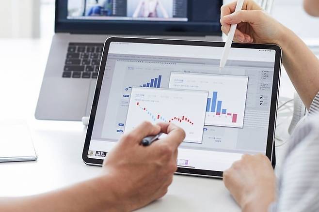 자산가들은 국내뿐만 아니라 해외에서도 알파벳과 마이크론 등 AI 인프라 핵심 기업을 선제적으로 매수하며 중장기 실적 개선 가능성에 베팅하는 모습이다. 게티이미지