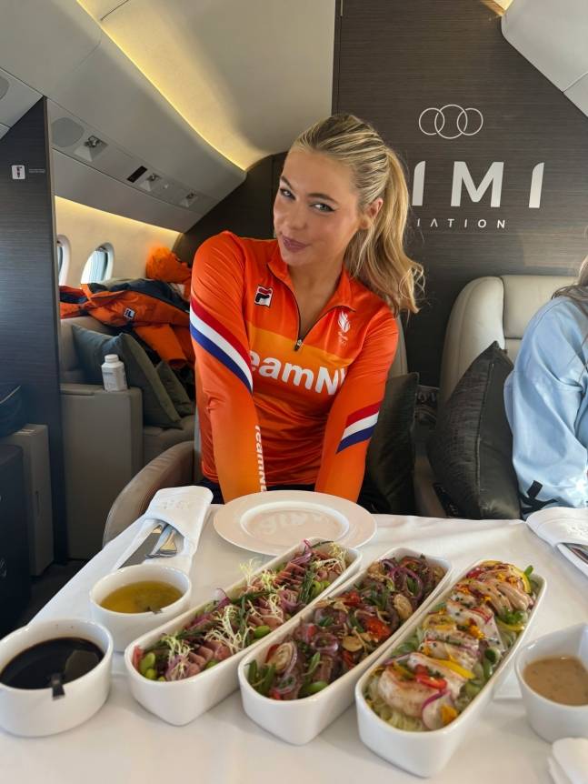 레이르담이 올림픽을 앞두고 약혼남 제이크 폴의 전용기를 타고 밀라노로 향하고 있는 모습. /사진=유타 레이르담 SNS 갈무리