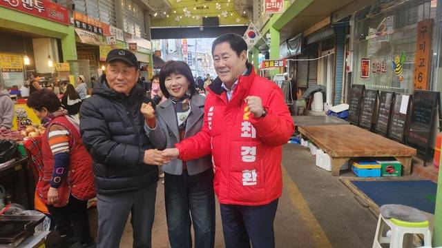 최경환 전 경제부총리. 최경환 페이스북