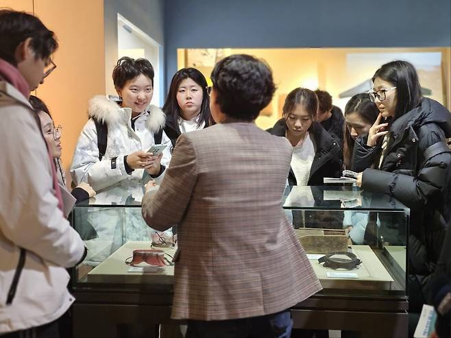 제주도가 문화 소외계층과 미래세대인 청년을 위한 문화 바우처 지원을 확대한다.