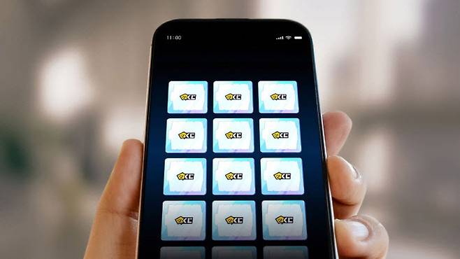 카카오픽코마가 디지털 만화·소설 플랫폼 최초로 오리지널 굿즈 전문 쿠지(뽑기) 서비스 ‘픽코마쿠지(ピッコマくじ)’를 2025년 12월  3일 선보였다. 팬들이 좋아하는 작품의 굿즈를 뽑기 형식으로 구매할 수 있는 새로운 방식의 온라인 굿즈 서비스다.