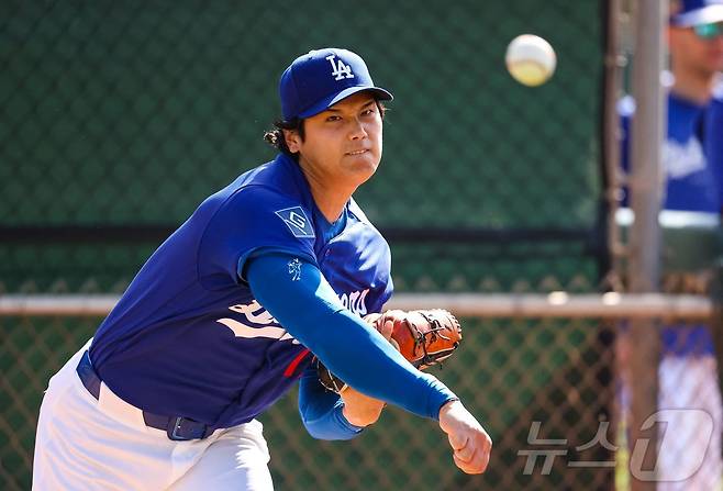 LA 다저스 오타니 쇼헤이가 18일(한국시간) 미국 애리조나주 글렌데일에서 열린 스프링캠프에서 라이브피칭을 소화했다. ⓒ AFP=뉴스1