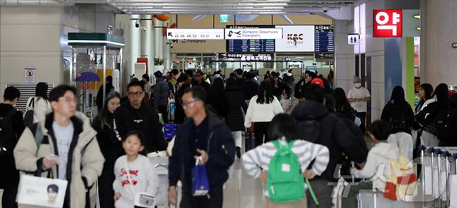 설 연휴 마지막 날인 18일 오후 제주국제공항이 이용객들로 북적이고 있다. 2026.2.18 ⓒ 뉴스1 오미란 기자