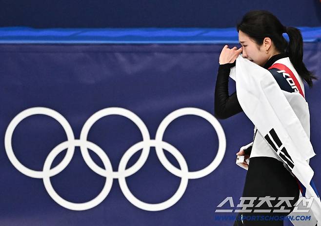 16일 이탈리아 밀라노 스피드스케이팅 아레나에서 열린 밀라노동계올림픽 쇼트트랙 여자 1000m 결승전. 동메달을 딴 후 눈물을 보이고 있는 김길리. 밀라노(이탈리아)=송정헌 기자songs@sportschosun.com/2026.02.16/