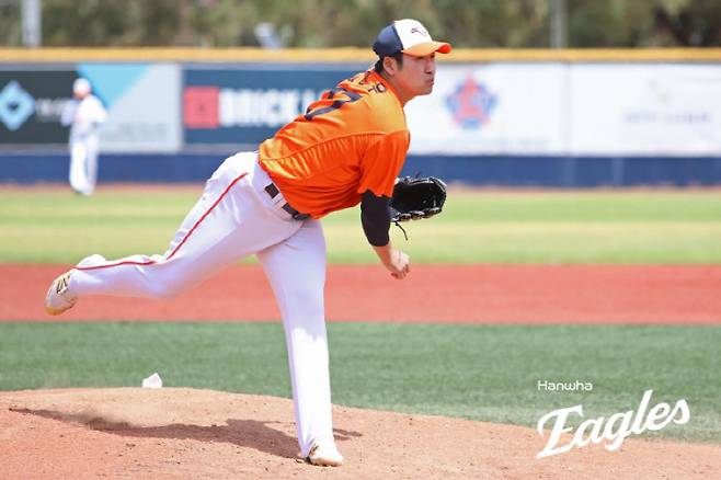 10일 자체 청백전에서 공을 던지는 이민우. 사진제공=한화 이글스