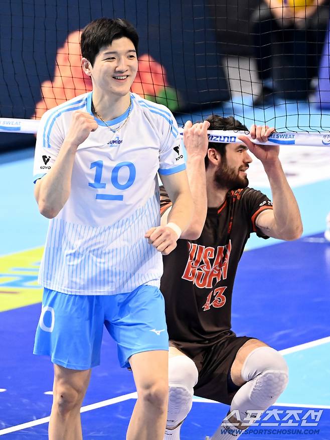 8일 인천계양체육관에서 열린 V리그 남자부 대한항공과 OK저축은행의 경기, 대한항공 정지석이 블로킹을 성공한 후 기뻐하고 있다. 인천=허상욱 기자wook@sportschosun.com/2026.02.18/