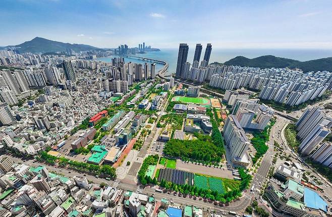 부산 남구 대학 중심가 평지에 위치한 국립부경대학교 대연캠퍼스 국립부경대학교 제공