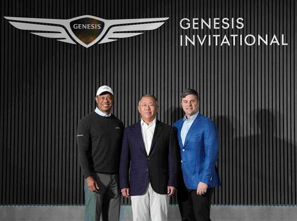 미국프로골프(PGA) 투어 제네시스 인비테이셔널 대회 운영 주체인 타이거우즈 재단의 타이거 우즈, 제네시스 오픈 타이틀 스폰서인 현대차그룹의 정의선 회장, 브라이언 롤랩 PGA 투어 최고경영자. 사진제공=PGA투어