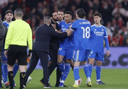 TOPSHOT-FBL-EUR-C1-BENFICA-REAL MADRID