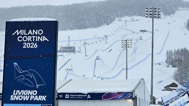 기상악화로 스노보드 슬로프스타일 경기가 연기된 17일(현지시간) 이탈리아 리비뇨 스노우파크 경기장이 텅 비어있다. 김종호 기자 20260217