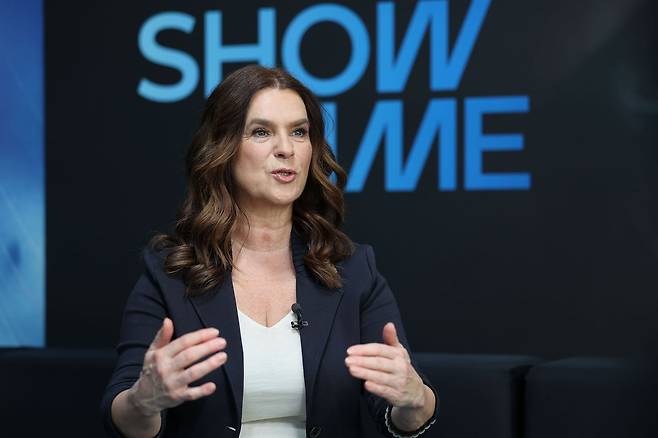 중앙일보와 인터뷰를 가진 카타리나 비트. 이해인의 '카르멘' 영상을 보고 칭찬을 아끼지 않았다. 밀라노=김종호 기자