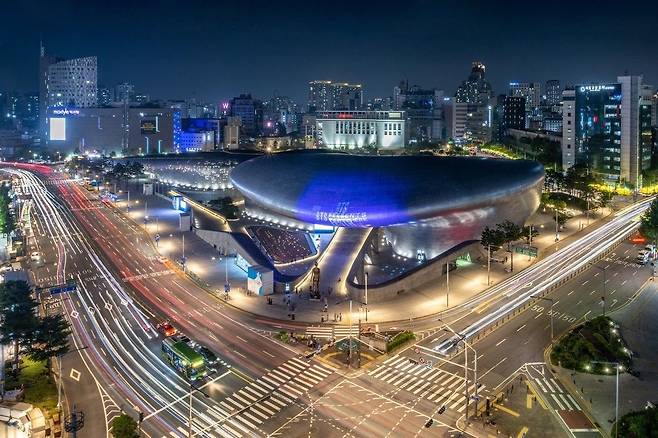 이명박 서울시장이 청계천으로 기억된다면, 오세훈 서울시장은 DDP와 한강 르네상스로 각인될 것이다. 민주당의 DDP 공격에 오 시장은 데이터로 응수한다. [사진 서울시]