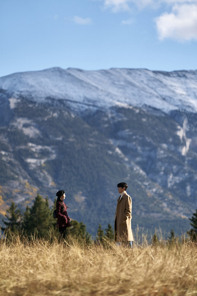 캐나디안 로키 지역에서 촬영한 ‘이 사랑 통역 되나요?’ 한 장면/사진=넷플릭스