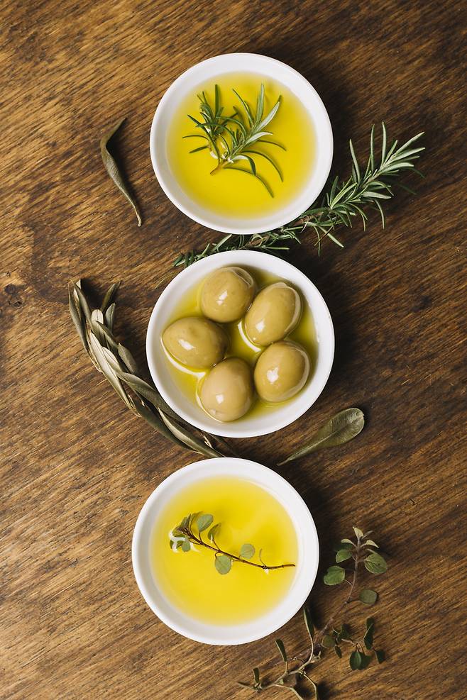 올레산 과잉 섭취는 지방세포를 만드는 신호는 강화하고, 이를 억제하는 단백질은 약화시킨다.<BR> freepik