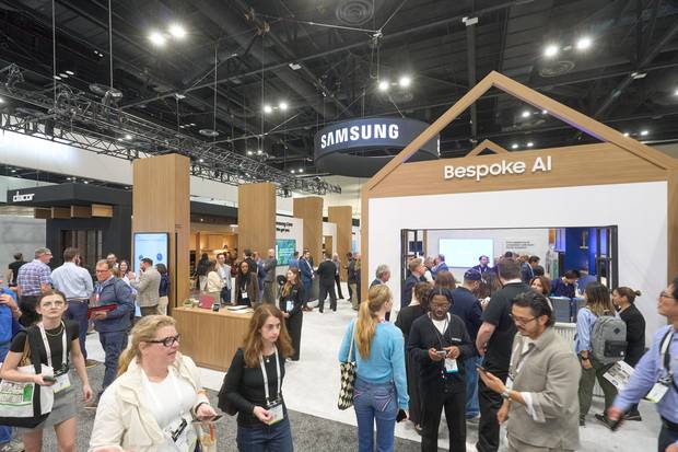 삼성전자가 17일(현지 시간) 미국 플로리다주 올란도 오렌지카운티컨벤션센터에서 열린 북미 최대 규모의 주방·욕실 전시회 ‘KBIS 2026’에 참가해 AI 가전을 소개하고 있다. 사진 제공=삼성전자