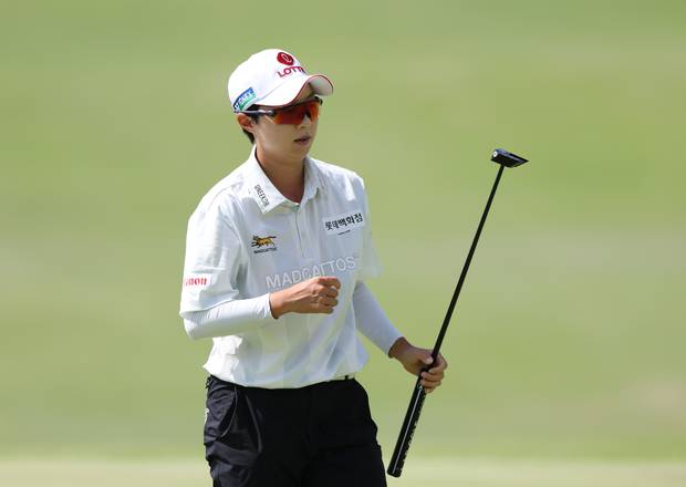 퍼팅을 성공한 뒤 기뻐하고 있는 김효주. 사진 제공=대홍기획