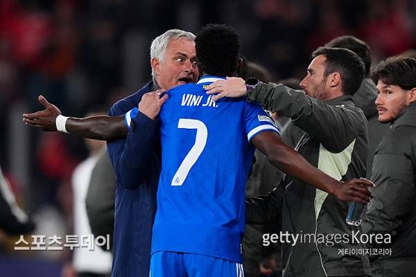 무리뉴 감독과 비니시우스 / 사진=Gettyimages 제공
